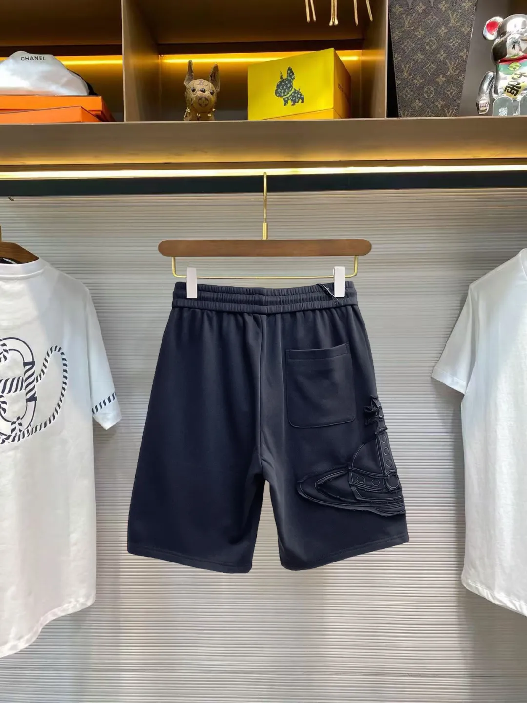 The Queen Mother's three-standard complete 2026 summer New Arrival men's casual shorts, advanced custom-made fabric Breathable fabric, Breathable elasticity and comfort, impeccable details, top-grade accessories, original logo design concept, delicate and soft feel! The upper body fit is awesome! Size: M-XXXL Please state your height and weight when ordering